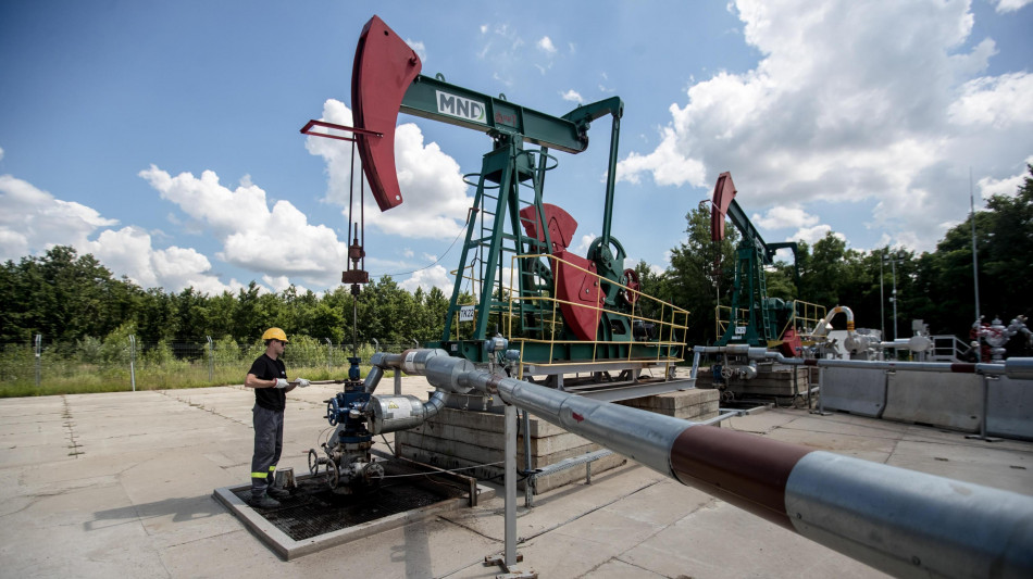 Opec+ verso un accordo per aumentare la produzione di greggio