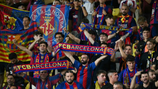 Uefa sanciona Bar&ccedil;a por cartaz com refer&ecirc;ncia a sauda&ccedil;&atilde;o nazista
