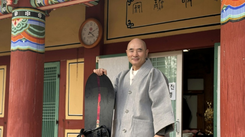  Snowboarding monk in spotlight after S. Korea's Olympic glory 