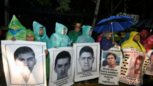 Disparitions au Mexique: l'ex-procureur g&eacute;n&eacute;ral arr&ecirc;t&eacute;, 64 policiers et militaires recherch&eacute;s 