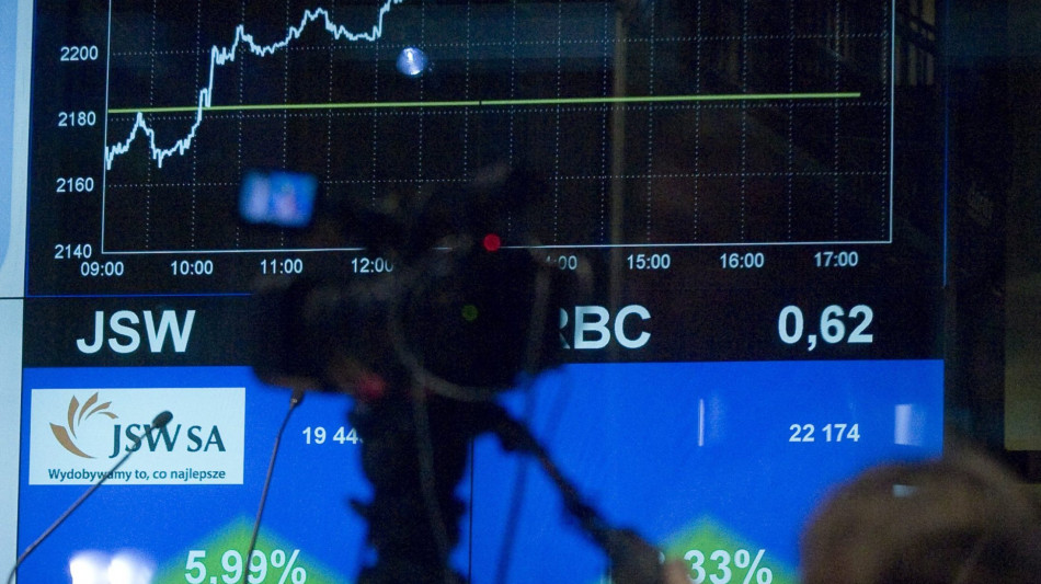 Borsa: Europa incerta alla vigilia della Bce, Parigi +0,15%