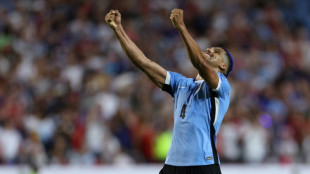 Uruguai de Bielsa confirma favoritismo com p&eacute; no acelerador