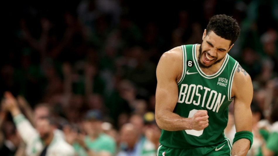 NBA: Boston &eacute;carte Philadelphie et retrouvera Miami en finale &agrave; l'Est