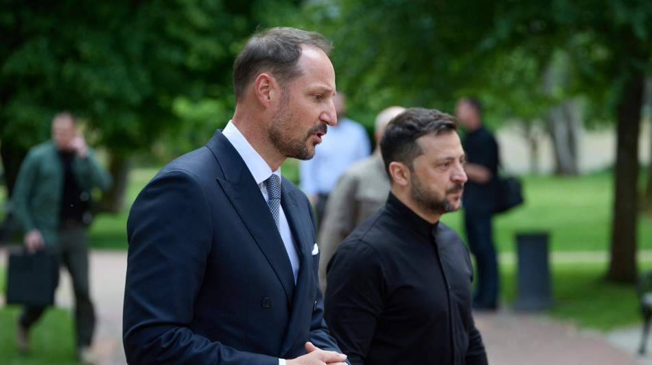 Zelensky, 'serve una pace duratura, grazie Oslo per il sostegno'