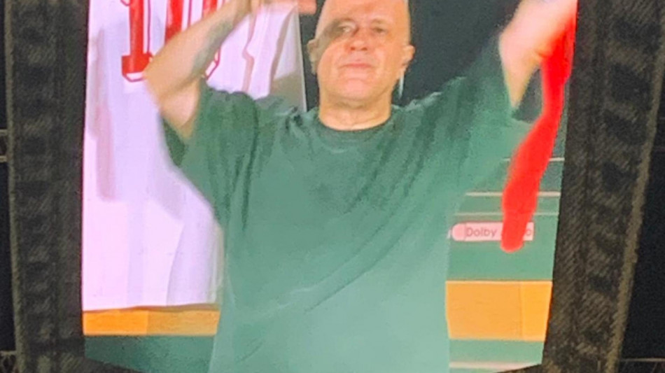  L'omaggio di Max Pezzali a Igor Protti nello stadio San Nicola 