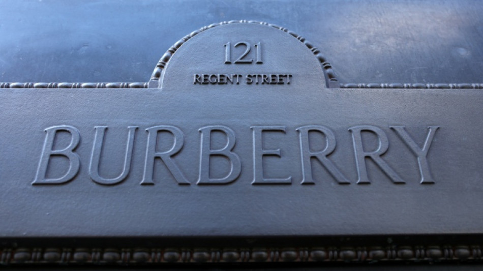  Burberry returns to full-year profit on turnaround plan 