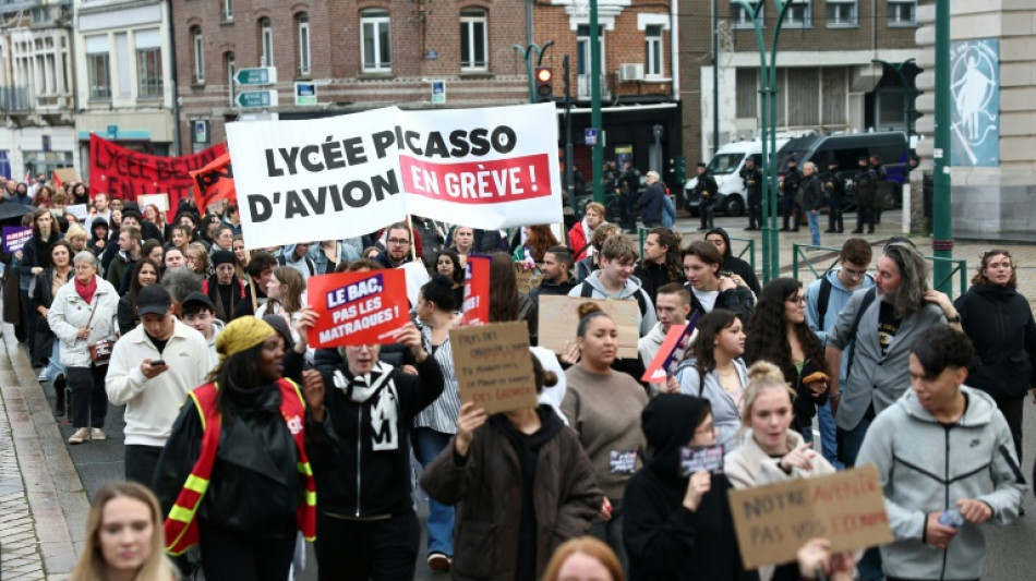  Estudantes franceses voltam &agrave;s ruas antes de grande protesto de s&aacute;bado 