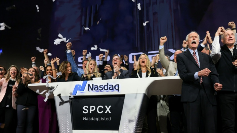  Musk becomes world's first trillionaire as SpaceX shares jump 