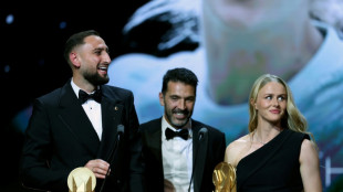 Donnarumma recebe Trof&eacute;u Yashin de melhor goleiro da temporada