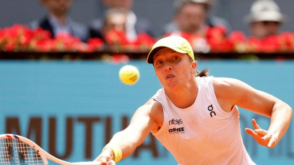 Tennis/Madrid: bousculée, Iga Swiatek file en quarts