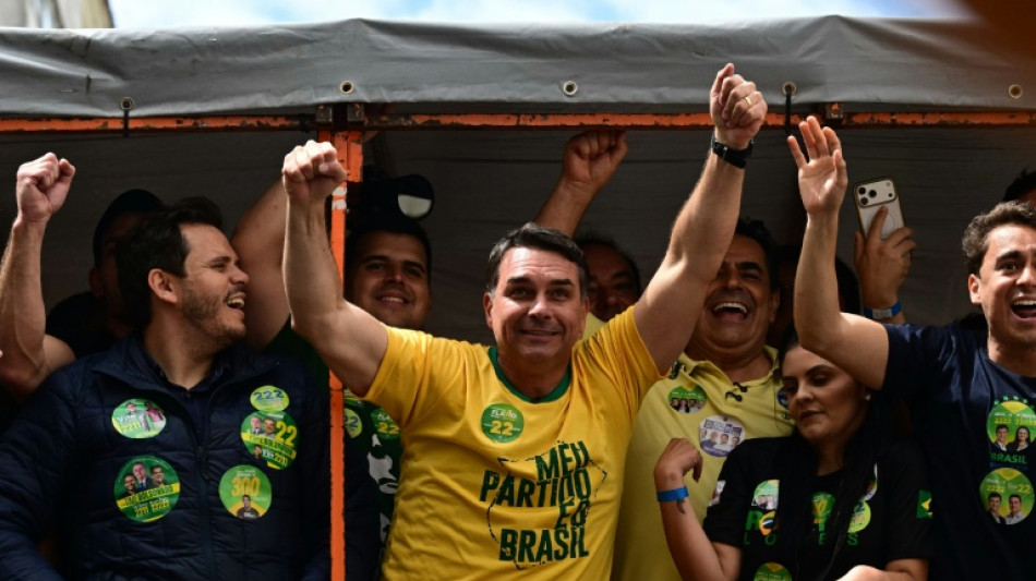  Fl&aacute;vio Bolsonaro cresce nas pesquisas, apesar de investigado no esc&acirc;ndalo do Banco Master 