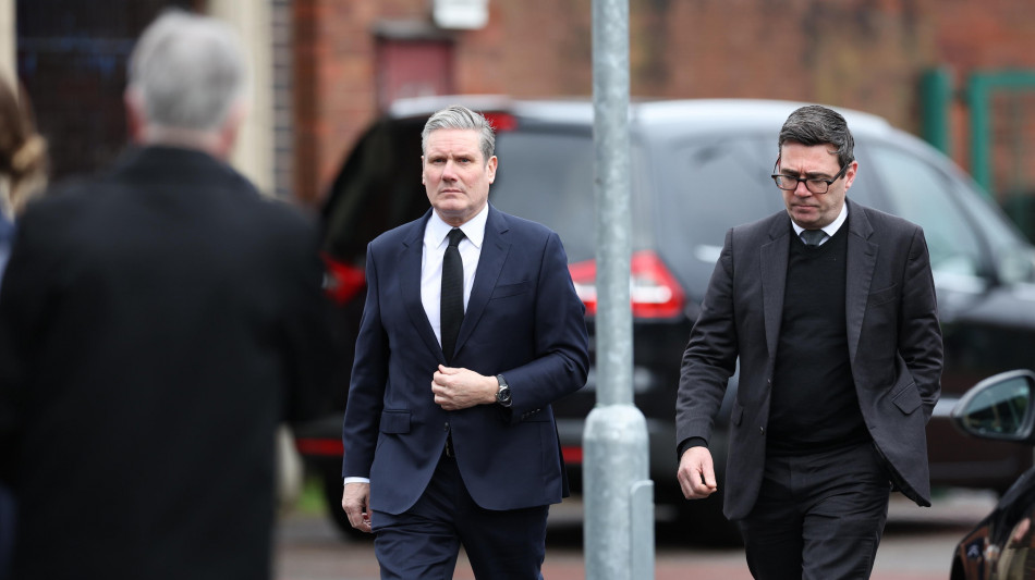  Il premier britannico Starmer potrebbe dimettersi a favore di Burnham 