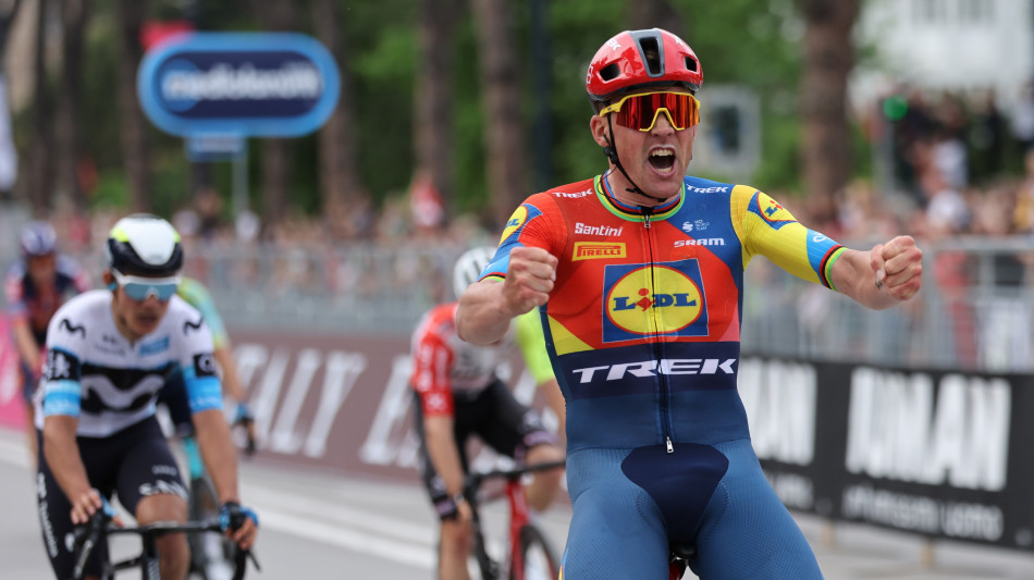 Giro: Pedersen vince a Tirana, &egrave; prima maglia rosa 2025