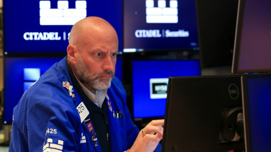  Wall Street ouvre en ordre dispers&eacute;, au d&eacute;but d'une semaine particuli&egrave;rement charg&eacute;e 