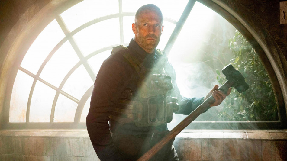 Incassi Usa, il film d'azione A Working Man scalza Biancaneve