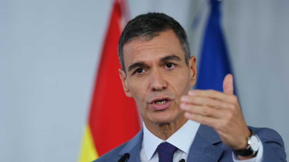  S&aacute;nchez promete 'refor&ccedil;ar' decreto de habita&ccedil;&atilde;o no in&iacute;cio da campanha 