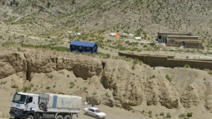 Supervivientes del sismo en Afganist&aacute;n sufren sin comida ni albergues esperando ayuda