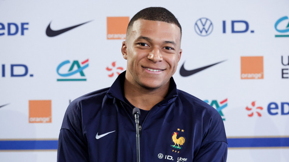 Anche Mbapp&eacute; contro Le Pen, fermiamo estremisti alle porte