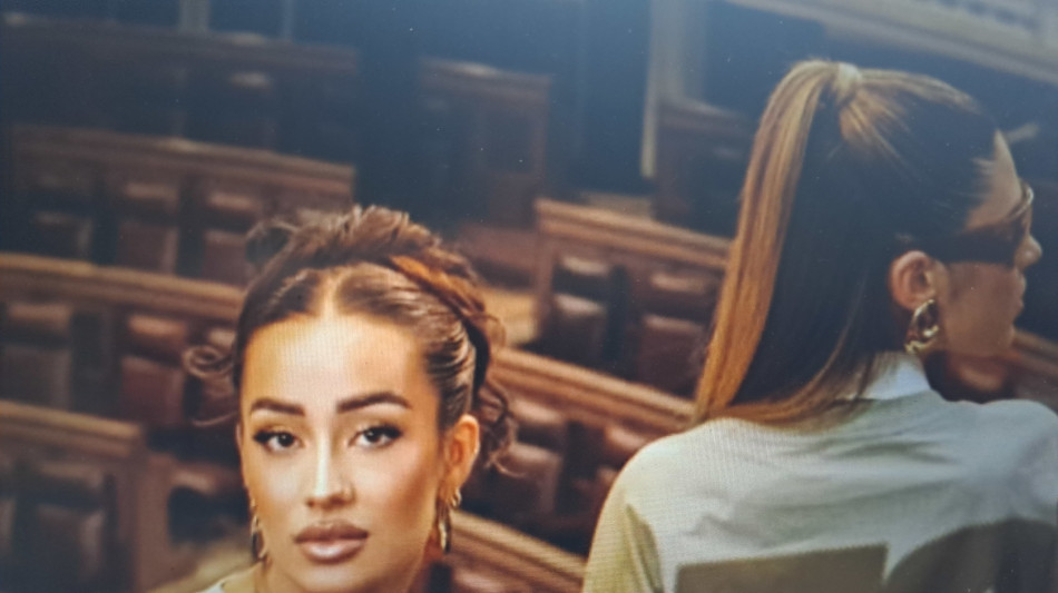  In Spagna governo lancia marchio streetwear 'Dmocracia' per i 50 anni democrazia 