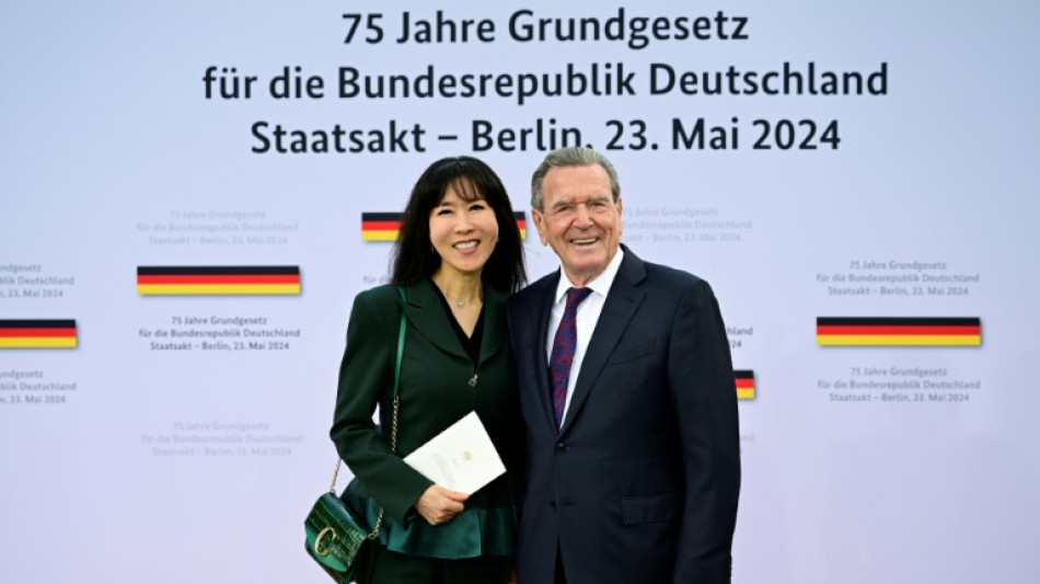  Geteilte Reaktionen bei Parteien zu Vermittlerrolle f&uuml;r Altkanzler Schr&ouml;der 
