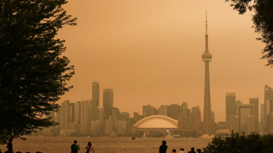  M&aacute;s de 200 incendios fuera de control en Canad&aacute; 
