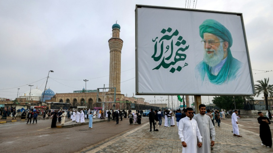 Bomberos combaten un incendio en refiner&iacute;a en Kuwait tras ataque iran&iacute;