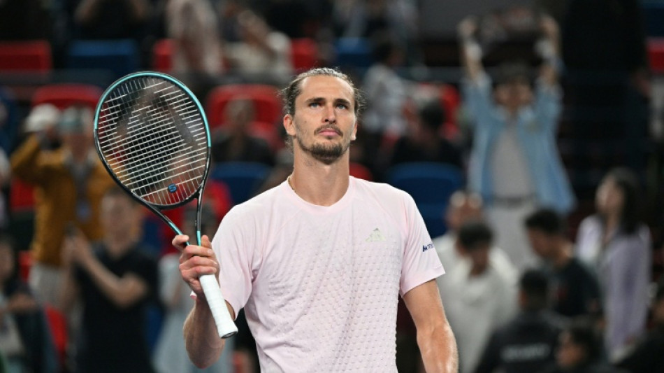  Zverev defies 'physical issues' to reach Shanghai Masters quarter-finals 