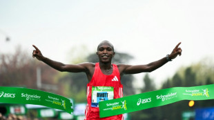 Marathon de Paris: deux sacres aux sc&eacute;narios diff&eacute;rents pour Biwott et Hirpa