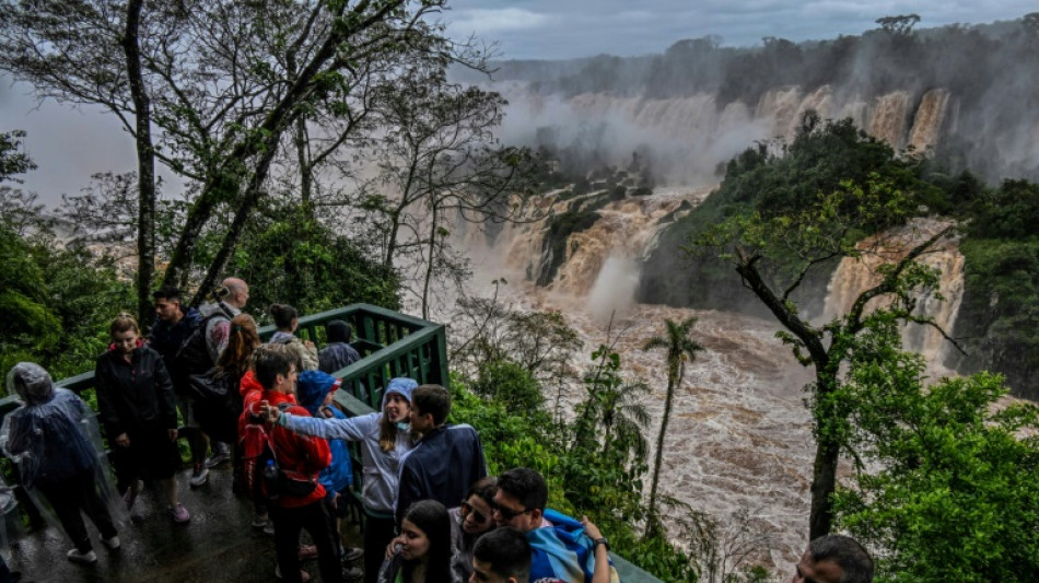  Cataratas do Igua&ccedil;u s&atilde;o fechadas por alertas de cheias na Argentina 