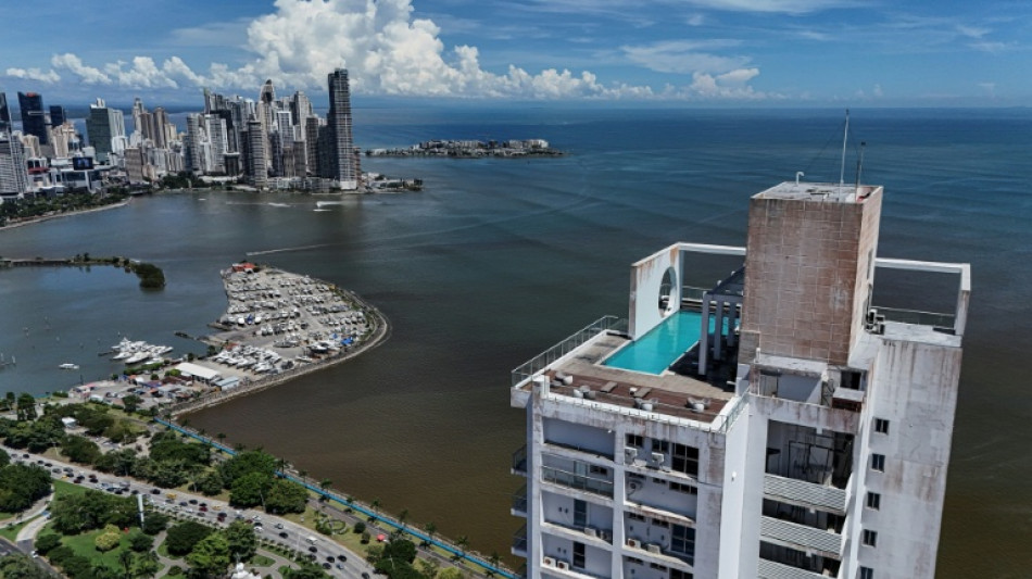  Major earthquake destroys buildings, roads in Panama 
