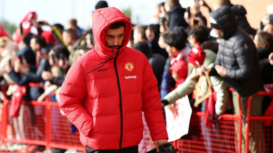  Man Utd's Fernandes dropped by Carrick after Como outburst 