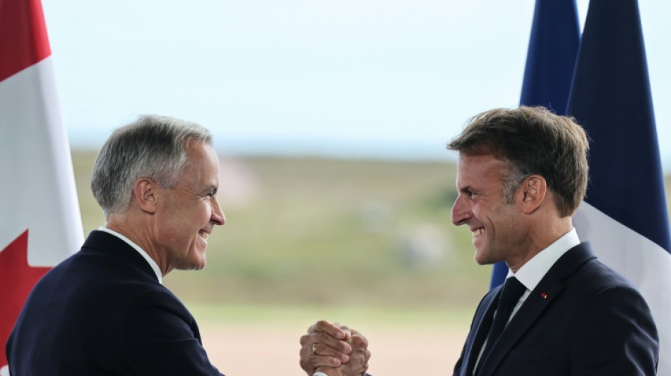  Face &agrave; Trump, Macron et Carney plaident pour un "rapprochement profond" de leurs pays 