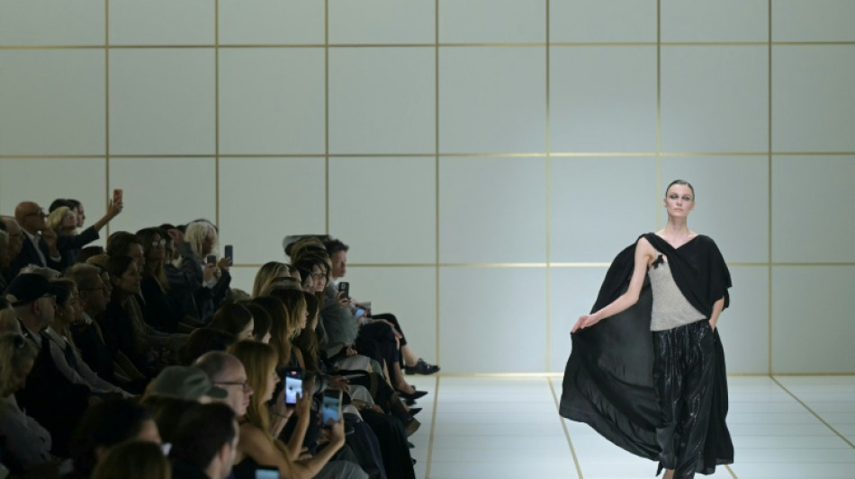 Armani couvre de paillettes son &eacute;l&eacute;gance discr&egrave;te 