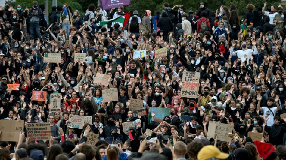  France's high school students plan fresh protests 