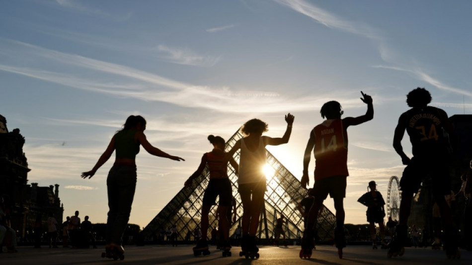 Par&iacute;s apuesta por el r&iacute;o Sena para refrescar sus monumentos