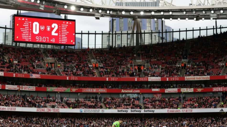 Arsenal e Liverpool perdem e Manchester City &eacute; l&iacute;der da Premier League