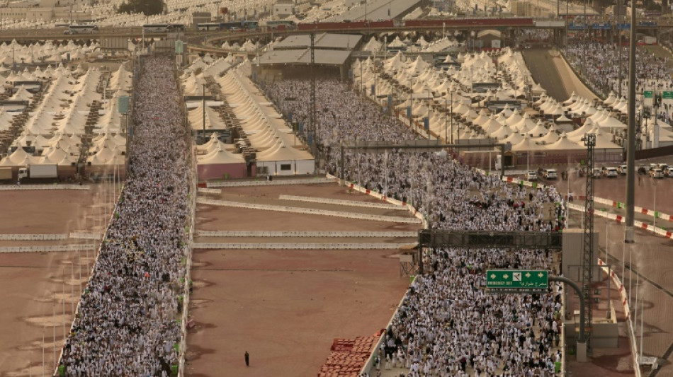 Les fid&egrave;les accomplissent le dernier grand rituel du hajj, au premier jour de l'A&iuml;d