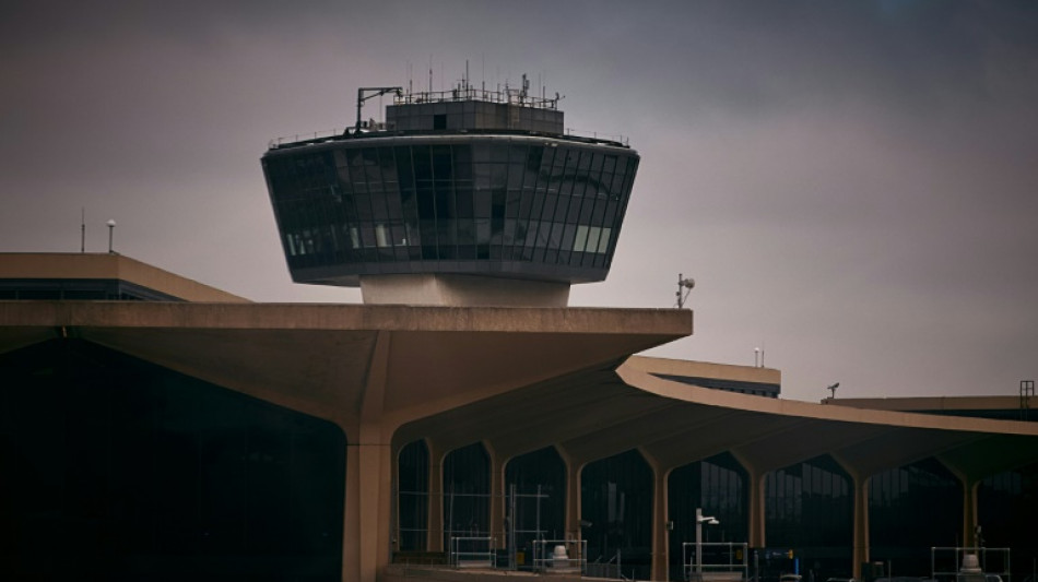 US safety officials slow operations at Newark airport after outage