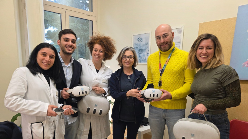  Visori per il comfort emotivo dei pazienti all'istituto tumori di Bari 