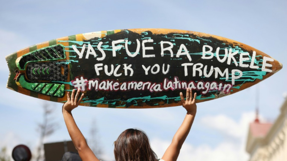 Cientos de salvadore&ntilde;os protestan en rechazo a miner&iacute;a impulsada por Bukele