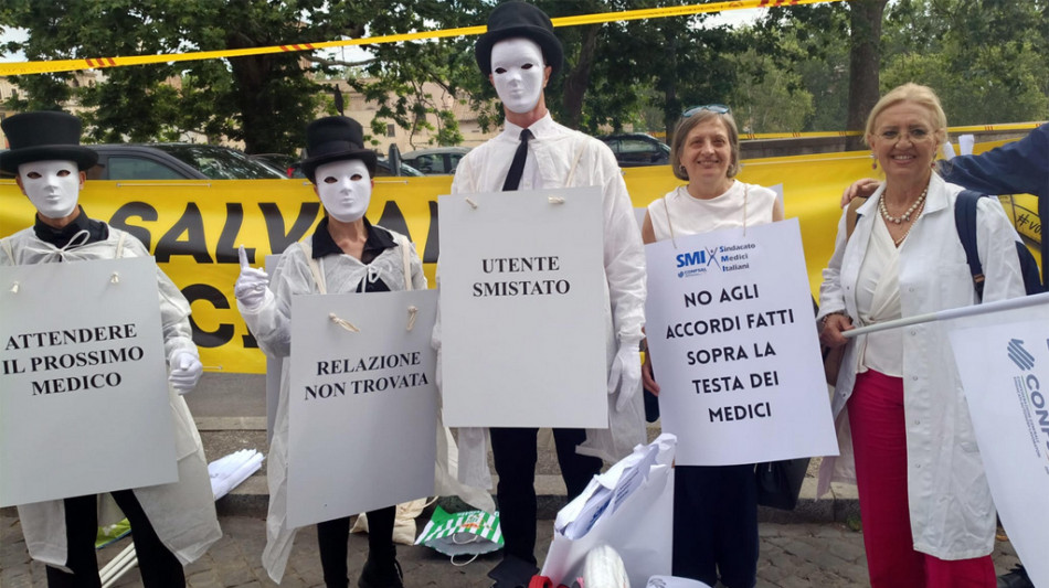  Protesta davanti al ministero, 'no alla riforma sui medici di famiglia' 