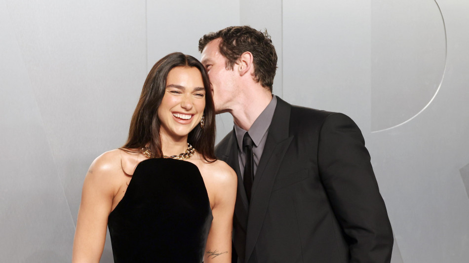  Dua Lipa e Callum Turner a Tropea, cena in un locale del centro 