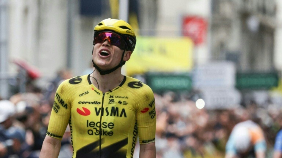  Norway's Hagenes wins historic Paris-Tours classic 