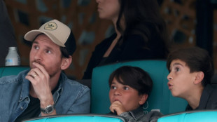 The hand of GOAT, Mensik wins with Messi touch