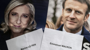 Pr&eacute;sidentielle: jour J pour le d&eacute;bat t&eacute;l&eacute;vis&eacute;, duel au sommet Macron/Le Pen