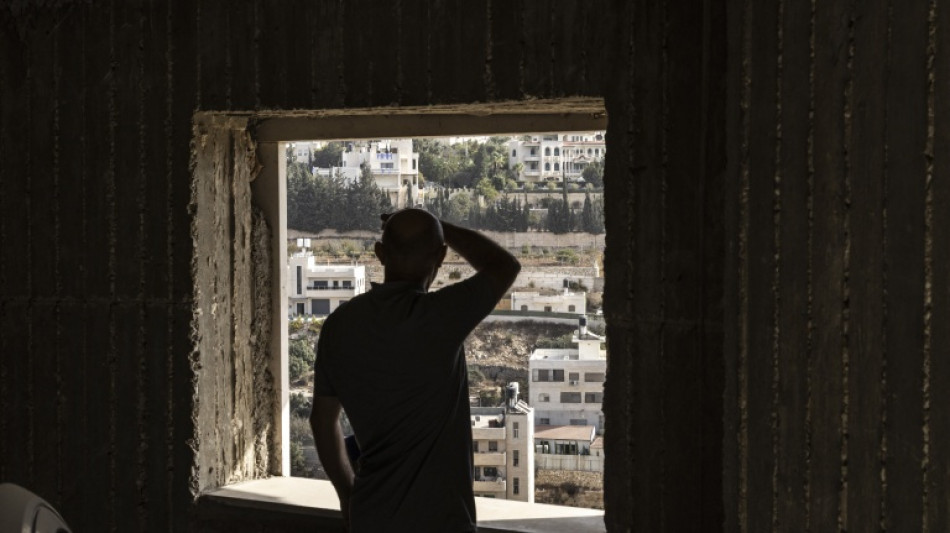  Israel desplaza a miles de palestinos de Hebr&oacute;n tras mortal ataque 