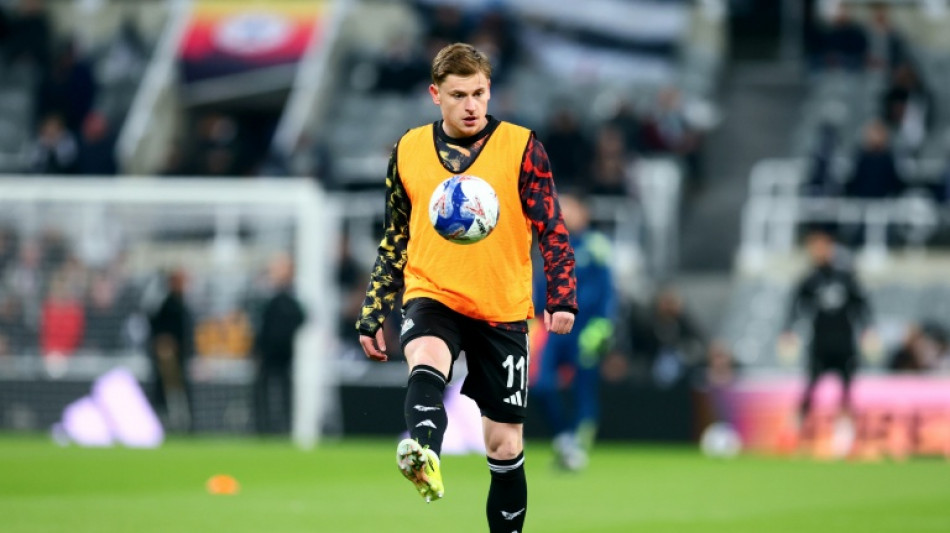  Newcastle winger Barnes signs long-term contract extension 