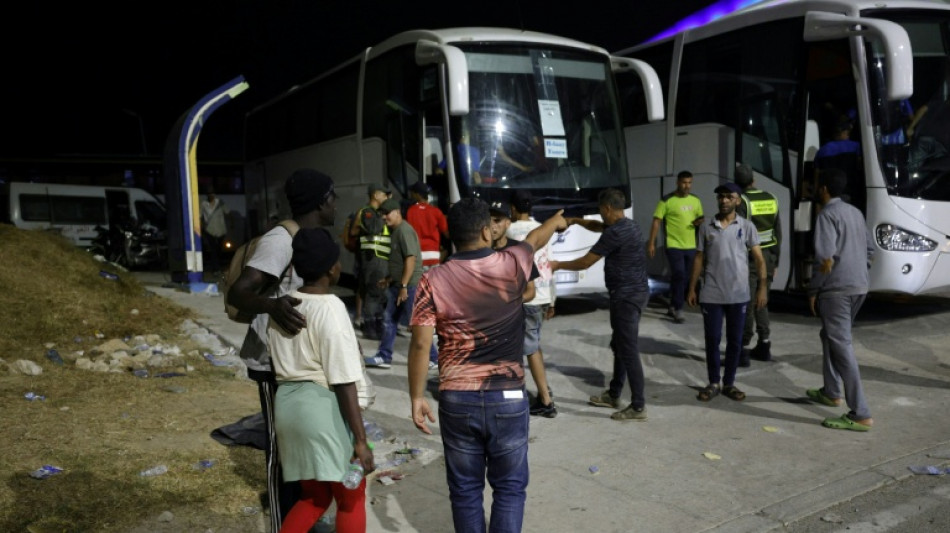  Espa&ntilde;a refuerza su frontera con Marruecos en Ceuta y dice que la situaci&oacute;n es "casi" normal 