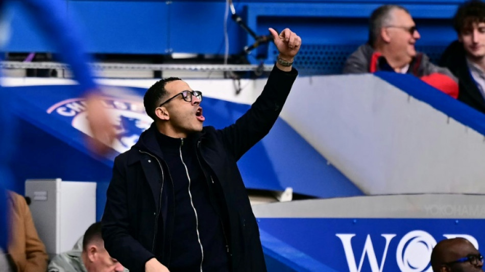  Rosenior eyes extended stay to stabilise Chelsea 