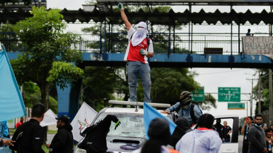 Protestas en Panam&aacute; empujan al gobierno a bajar precio de combustibles